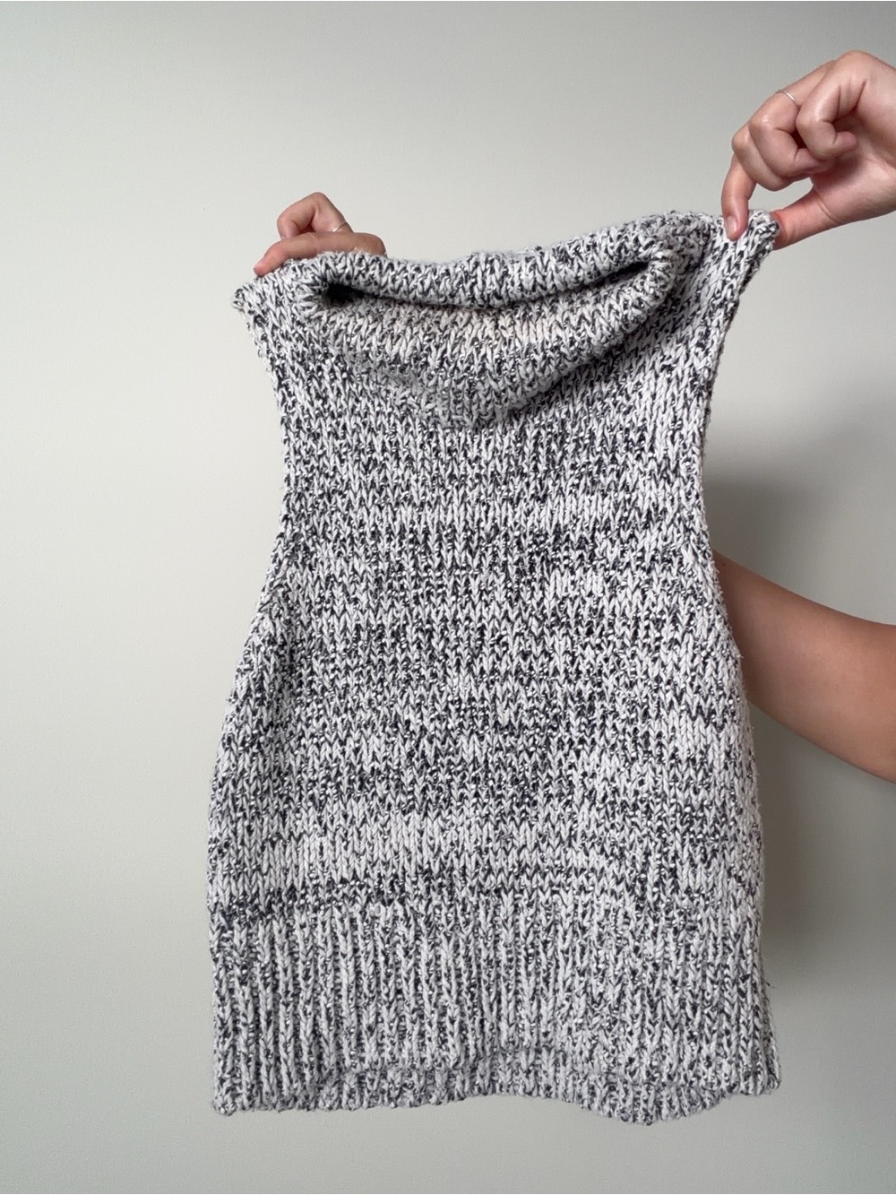 Kendall & Kylie Marled Gray Sleeveless Turtleneck Sweater Vest